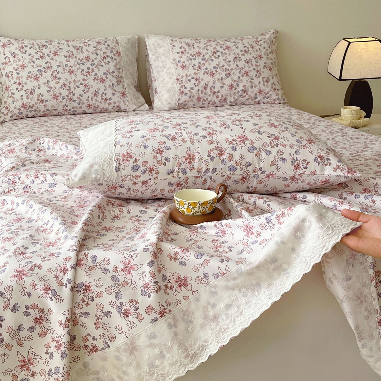 91家纺网 家纺一手货源 找家纺 春皖家纺 2026春夏新款老粗布花边款凉席席子单床单 床单单件 花边-塞西