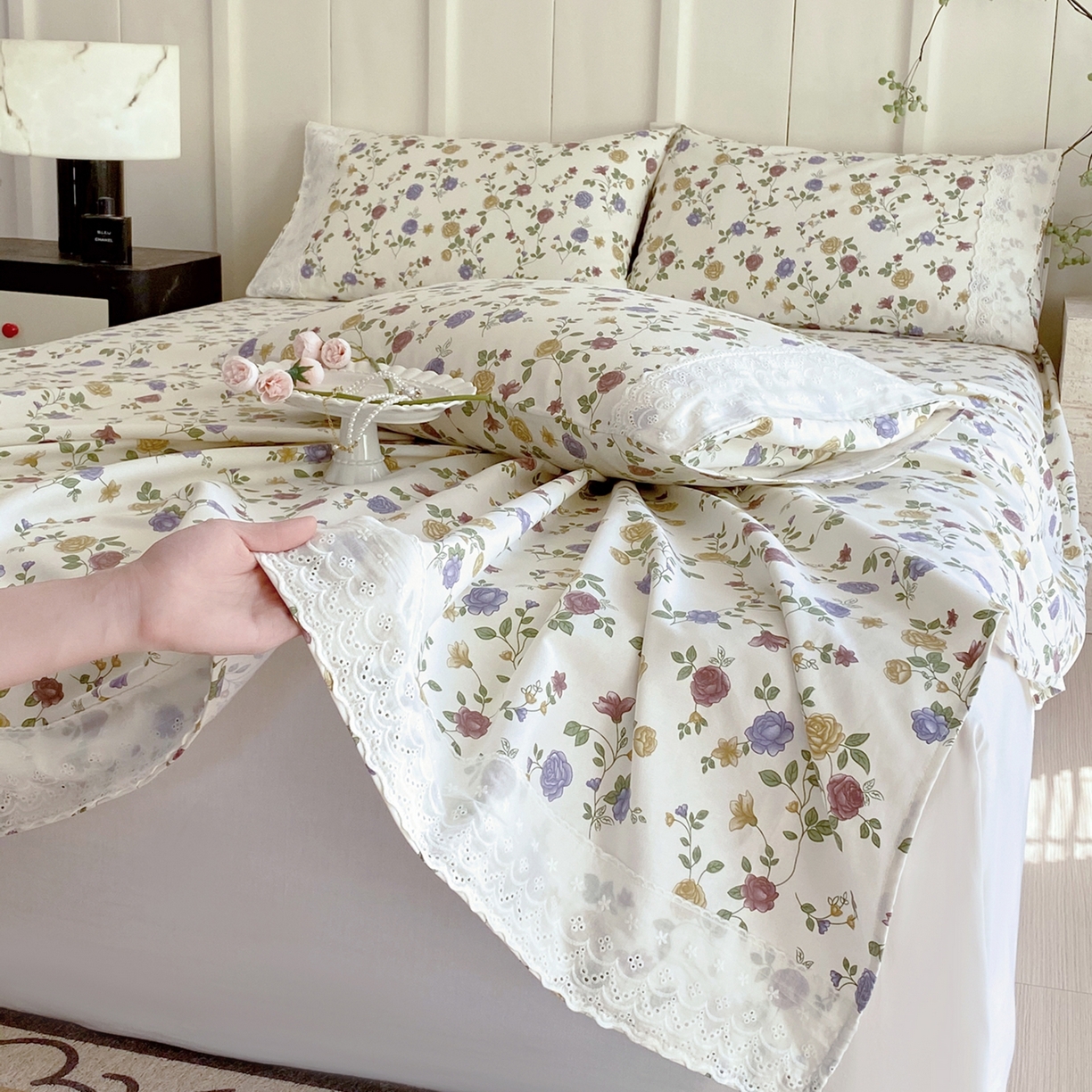 91家纺网 家纺一手货源 找家纺 春皖家纺 2026春夏新款老粗布花边款凉席席子单床单 床单单件 花边-田园梦