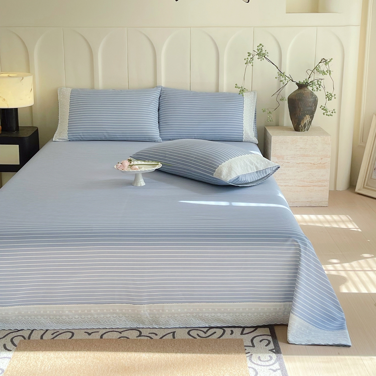 91家纺网 家纺一手货源 找家纺 春皖家纺 2026春夏新款老粗布花边款凉席席子单床单 床单单件 花边-细川聚