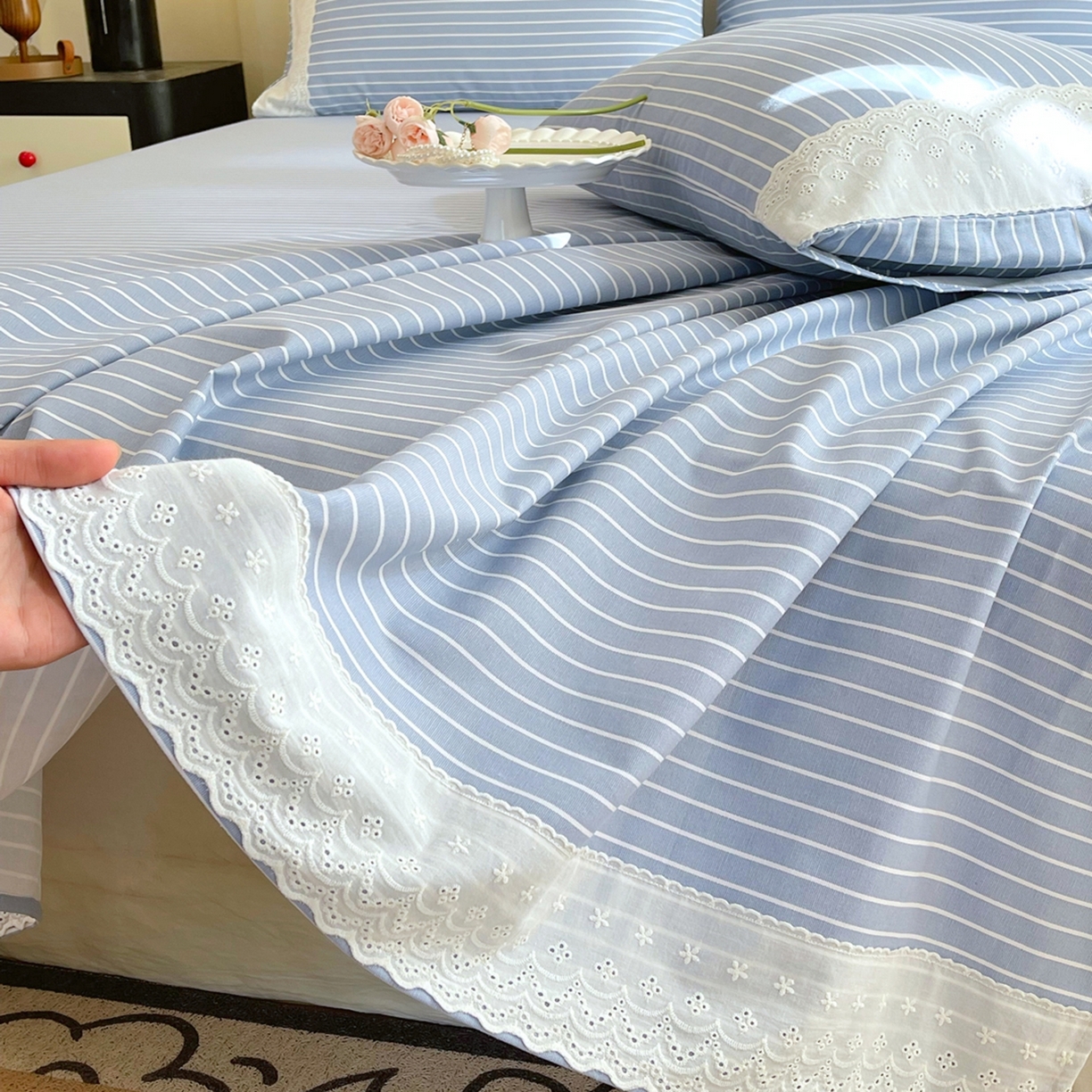 91家纺网 家纺一手货源 找家纺 春皖家纺 2026春夏新款老粗布花边款凉席席子单床单 床单单件 花边-细川聚