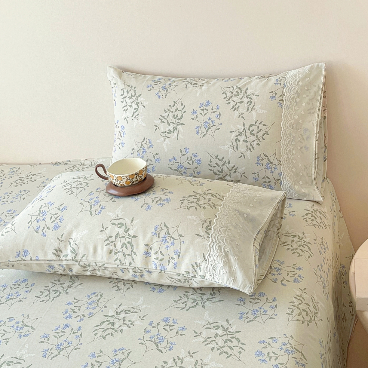 91家纺网 家纺一手货源 找家纺 春皖家纺 2026春夏新款老粗布花边款凉席席子单床单 床单单件 花边-香颂