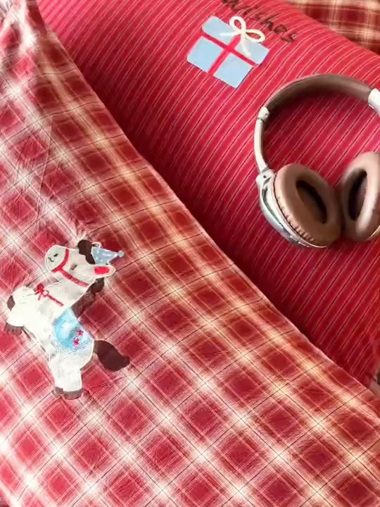 91家纺网 家纺一手货源 找家纺 （总）RYB红黄兰 2026新款设计师原创全棉色织水洗棉贴布绣三件套四件套