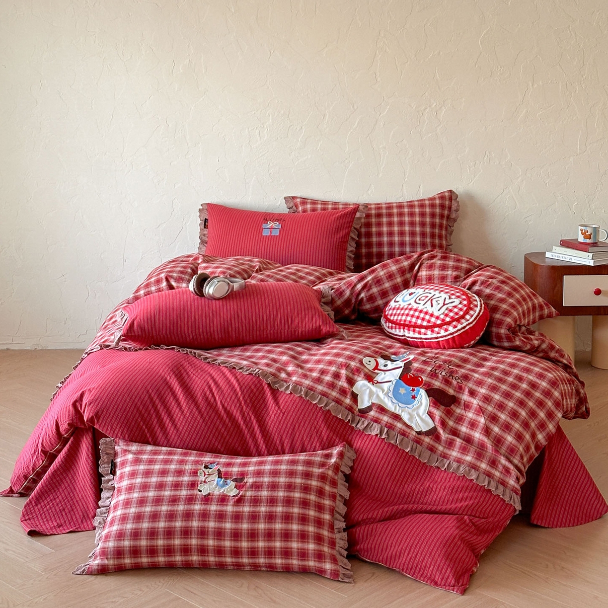 91家纺网 家纺一手货源 找家纺 （总）RYB红黄兰 2026新款设计师原创全棉色织水洗棉贴布绣三件套四件套