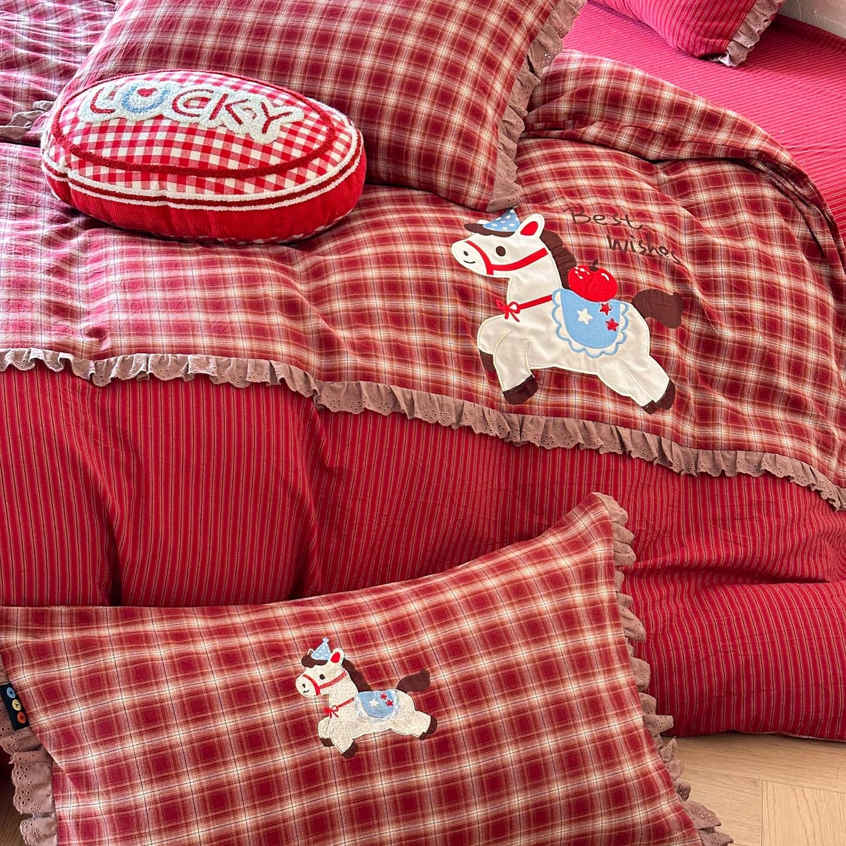 91家纺网 家纺一手货源 找家纺 （总）RYB红黄兰 2026新款设计师原创全棉色织水洗棉贴布绣三件套四件套