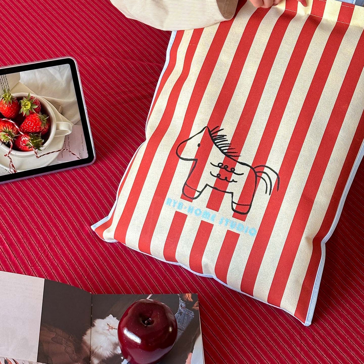 91家纺网 家纺一手货源 找家纺 RYB红黄兰 2026新款设计师原创全棉色织水洗棉贴布绣三件套四件套 幸福加马