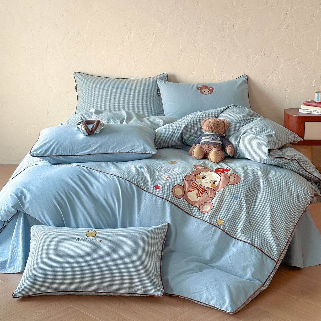 91家纺网 家纺一手货源 找家纺 RYB红黄兰 2026新款设计师原创全棉色织水洗棉贴布绣三件套四件套 星星小熊