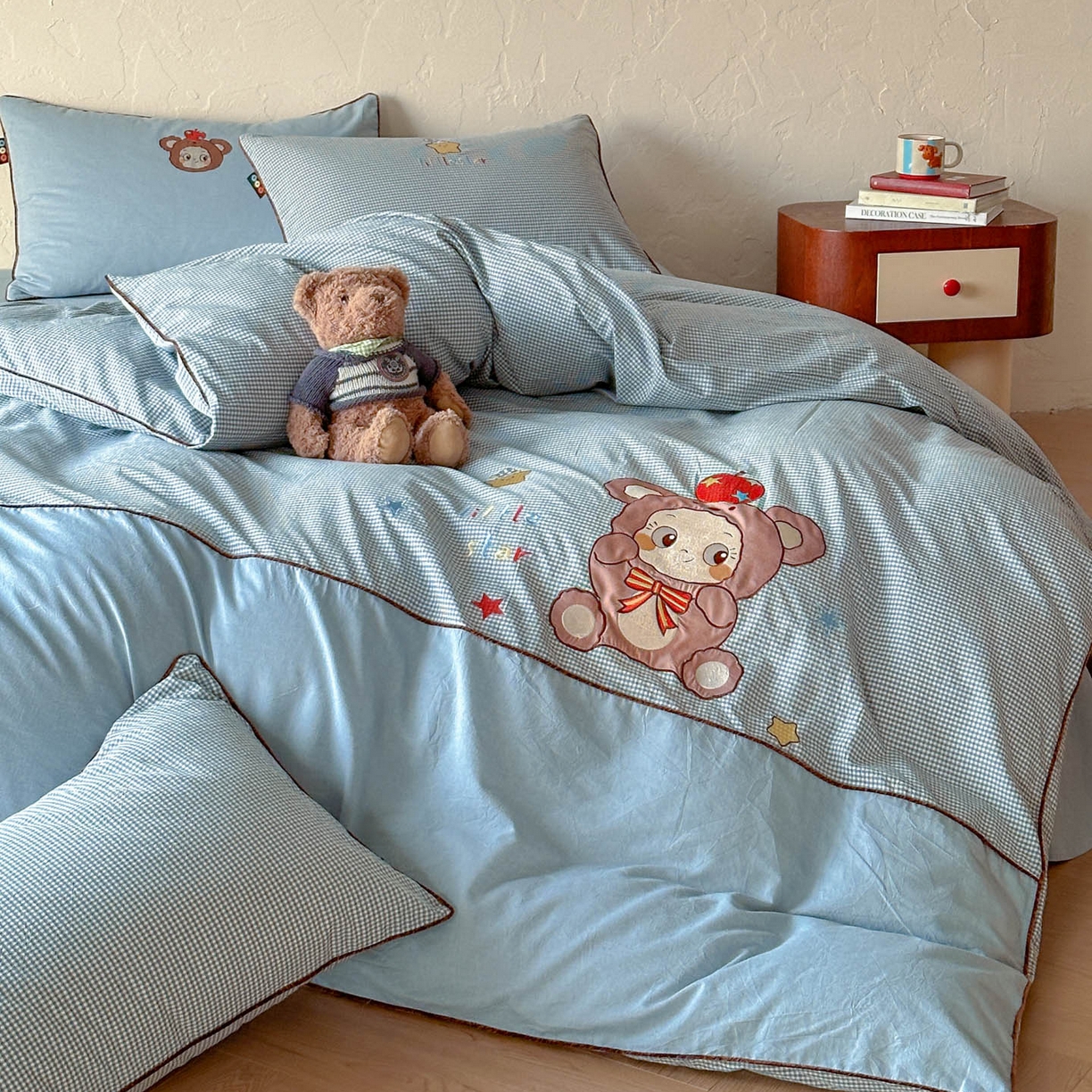 91家纺网 家纺一手货源 找家纺 RYB红黄兰 2026新款设计师原创全棉色织水洗棉贴布绣三件套四件套 星星小熊