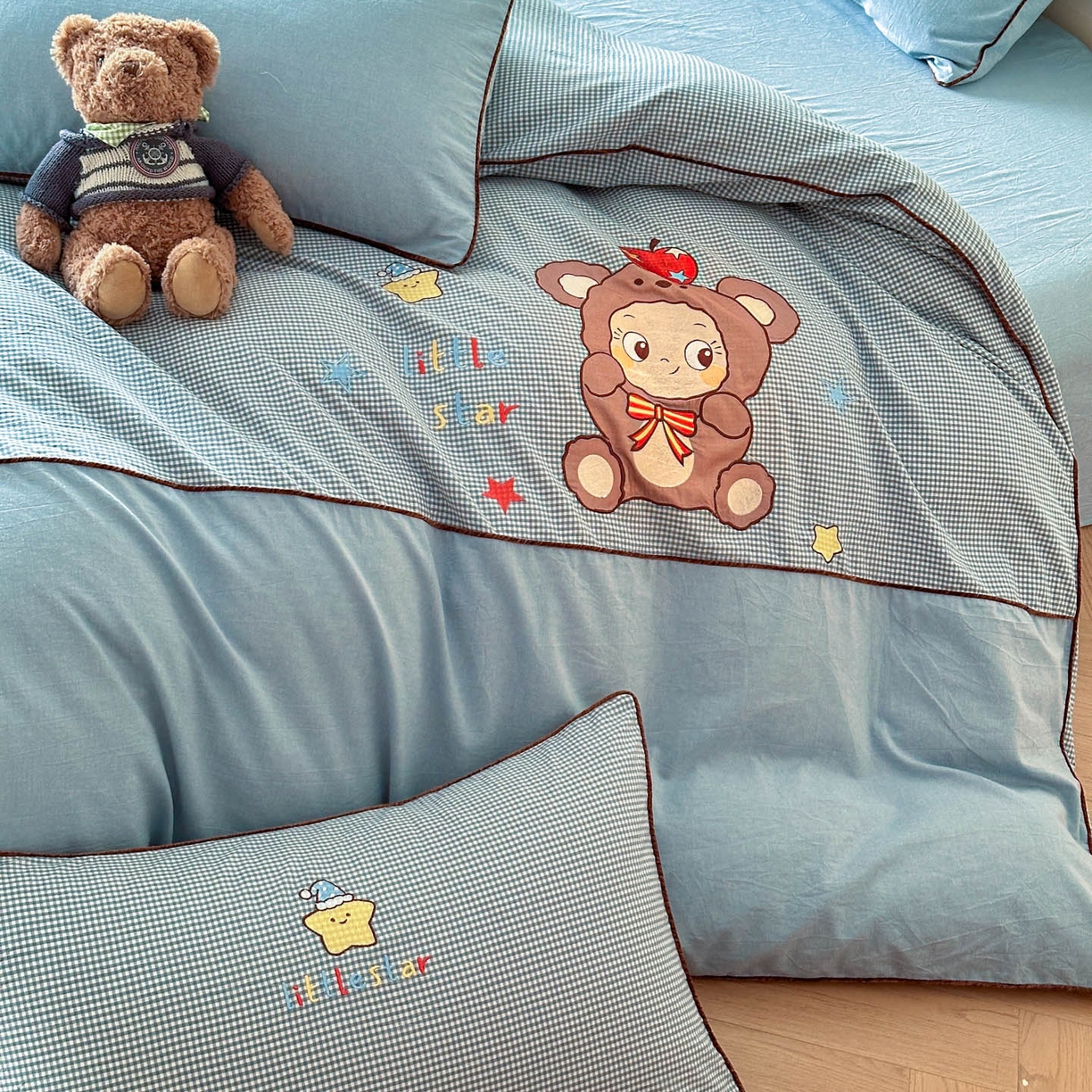 91家纺网 家纺一手货源 找家纺 RYB红黄兰 2026新款设计师原创全棉色织水洗棉贴布绣三件套四件套 星星小熊