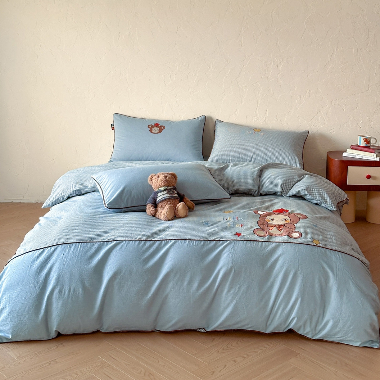 91家纺网 家纺一手货源 找家纺 RYB红黄兰 2026新款设计师原创全棉色织水洗棉贴布绣三件套四件套 星星小熊