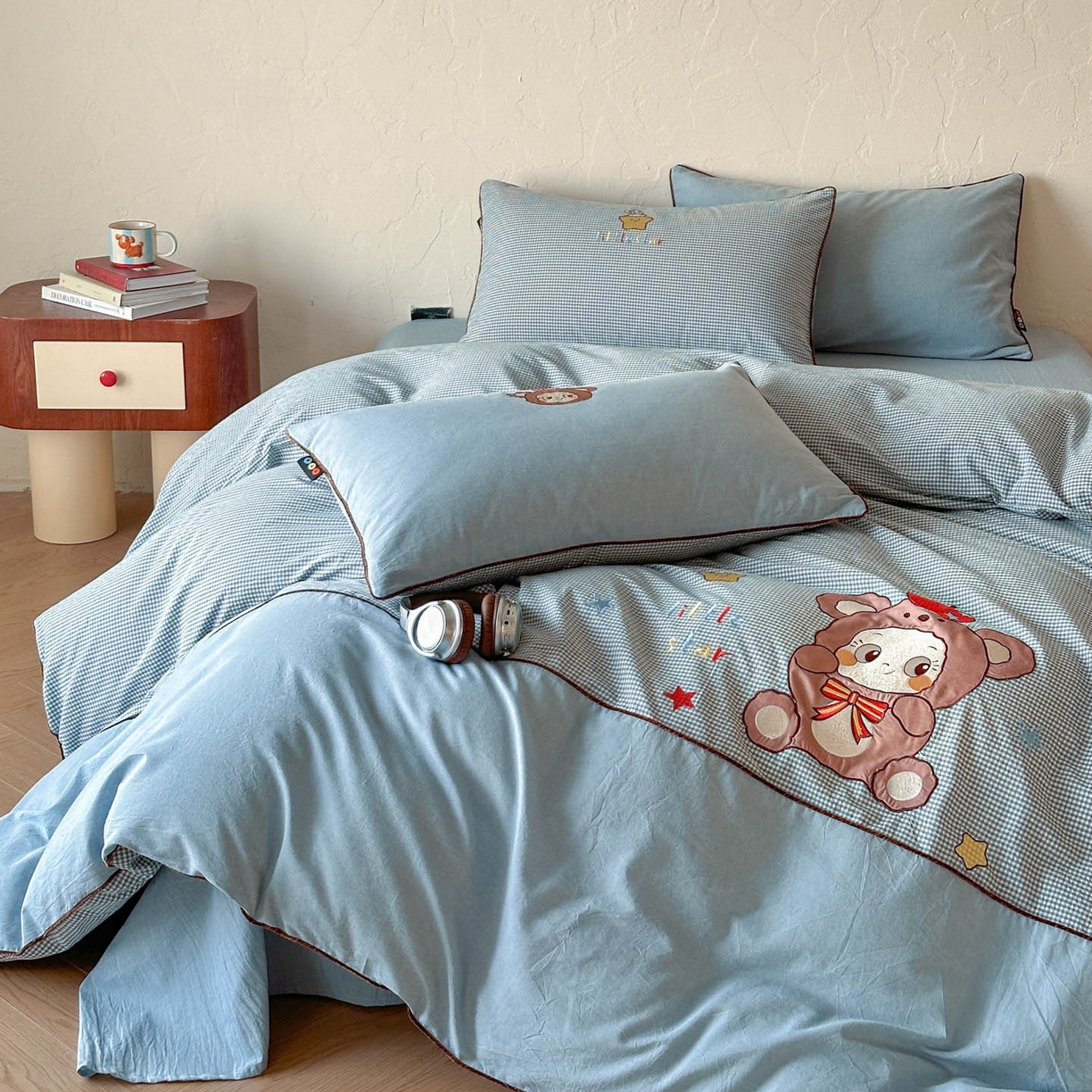 91家纺网 家纺一手货源 找家纺 RYB红黄兰 2026新款设计师原创全棉色织水洗棉贴布绣三件套四件套 星星小熊