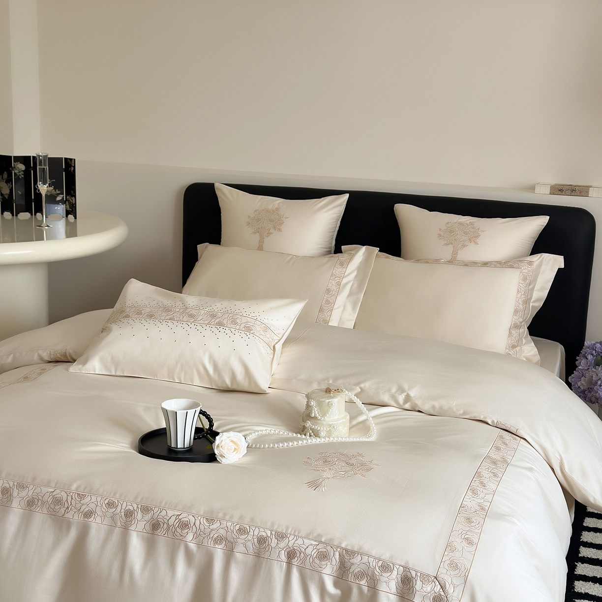 91家纺网 家纺一手货源 找家纺 曼布缇 2026春夏新款长绒棉刺绣四件套-素雅怡人（会员减20  券后控价418起） 素雅怡人 鎏金米