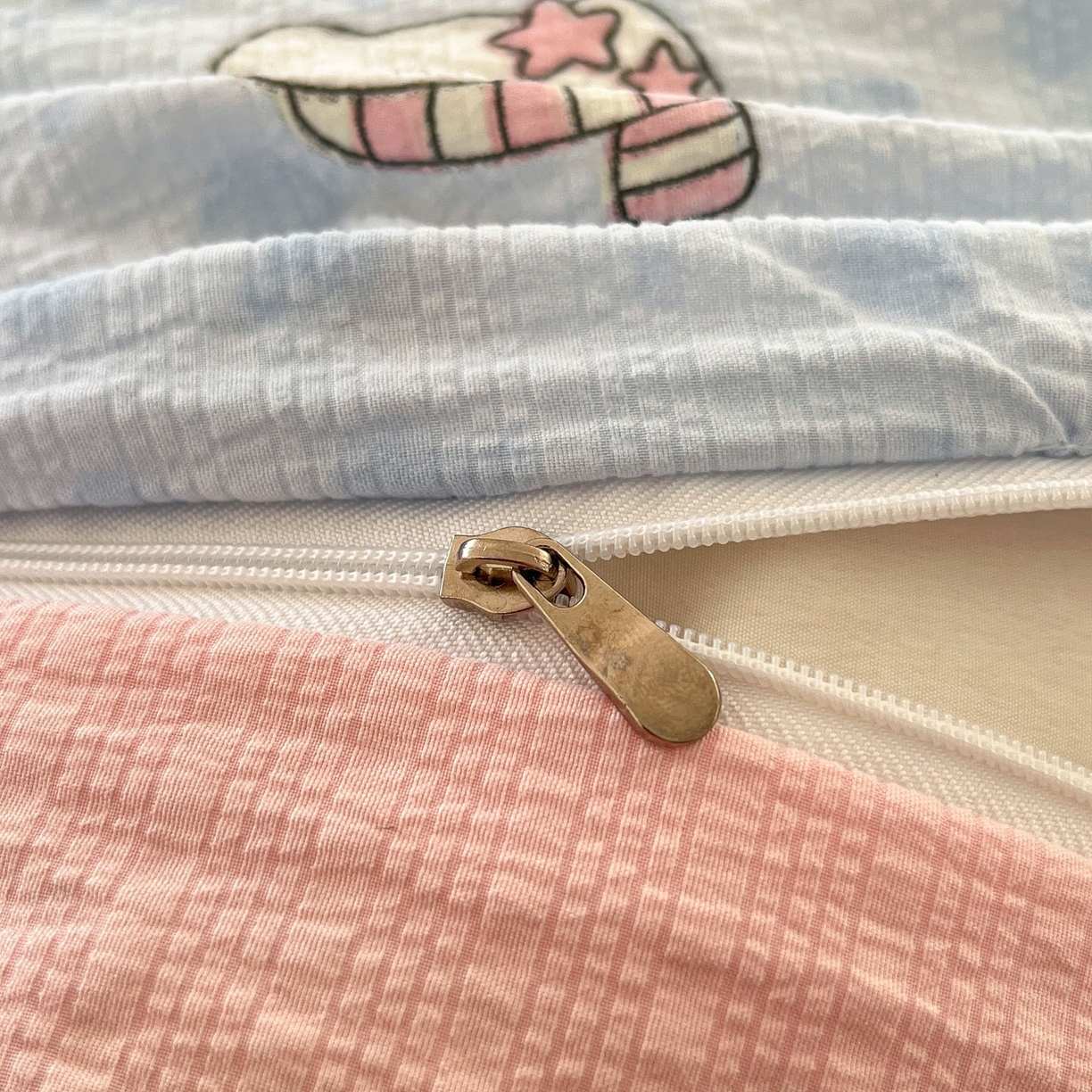 91家纺网 家纺一手货源 找家纺 （总）卡迪熊家纺 2026新款软糯泡芙纱印花四件套