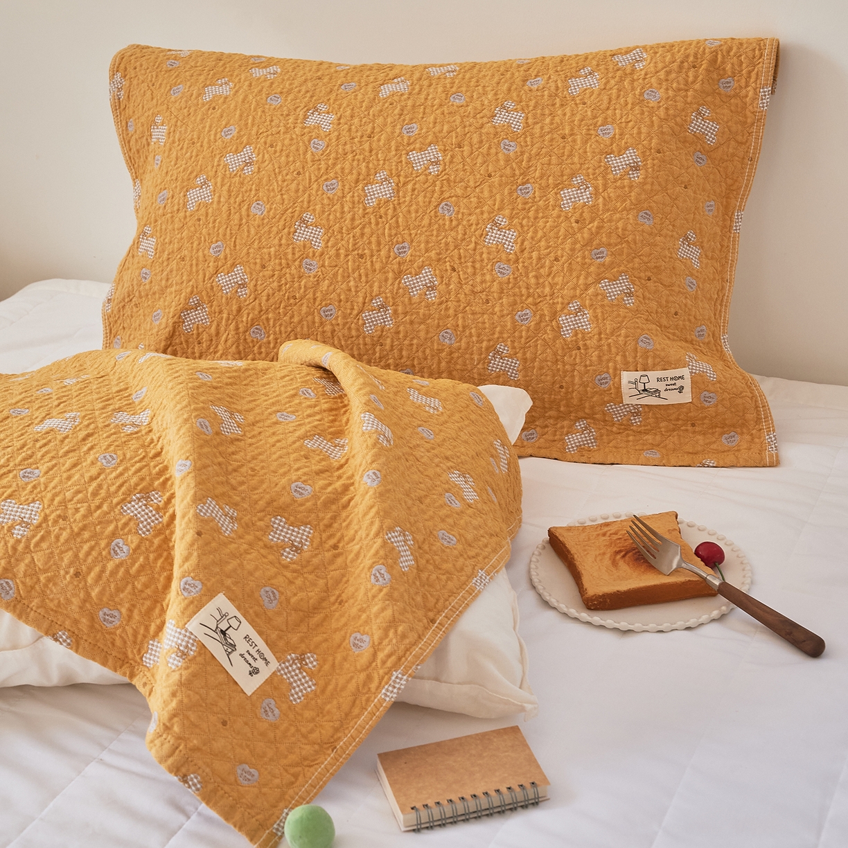 91家纺网 家纺一手货源 找家纺 沐瑟家纺 2026新款安心棉枕巾 爱心狗-桔