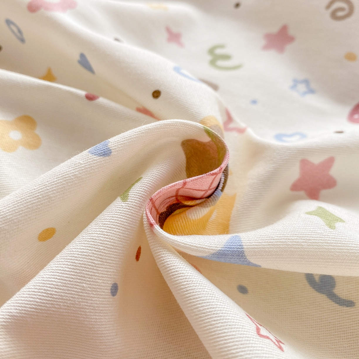 91家纺网 家纺一手货源 找家纺 花梦欣 2026新款全棉印花单品系列3简约卡通款-单枕套 都市熊仔