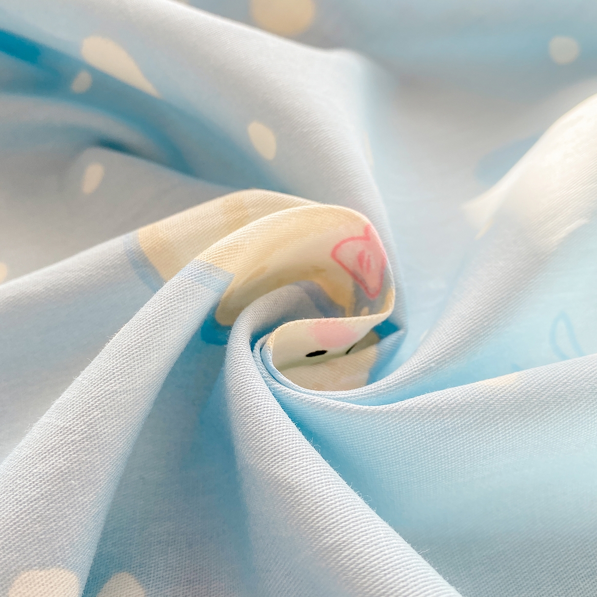 91家纺网 家纺一手货源 找家纺 花梦欣 2026新款全棉印花单品系列3简约卡通款-单枕套 蓝色泡芙狗