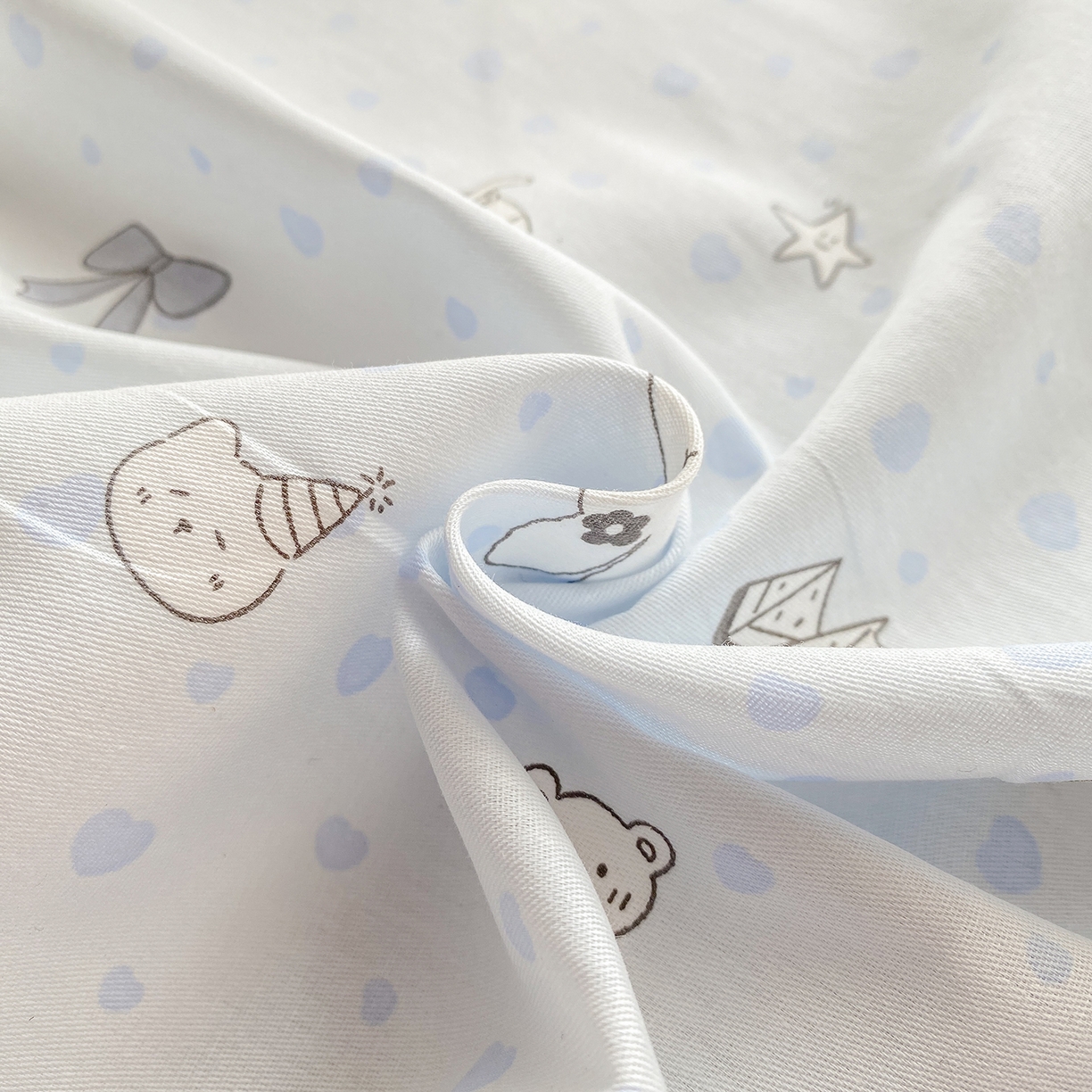 91家纺网 家纺一手货源 找家纺 花梦欣 2026新款全棉印花单品系列3简约卡通款-单枕套 路灯影院