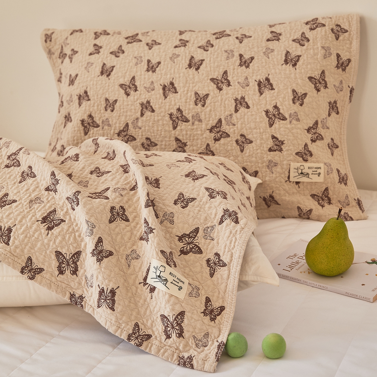 91家纺网 家纺一手货源 找家纺 沐瑟家纺 2026新款安心棉枕巾 蝶舞-浅咖