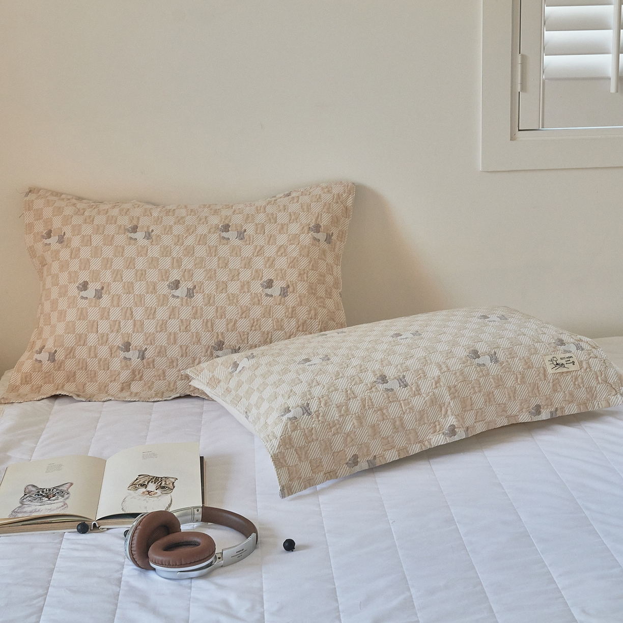 91家纺网 家纺一手货源 找家纺 沐瑟家纺 2026新款安心棉枕巾 方格小狗-浅咖