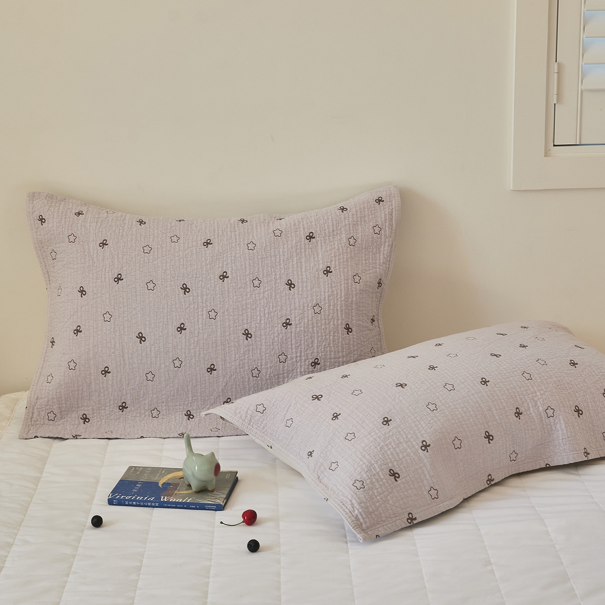 91家纺网 家纺一手货源 找家纺 沐瑟家纺 2026新款安心棉枕巾 蝴蝶结五角星-灰色