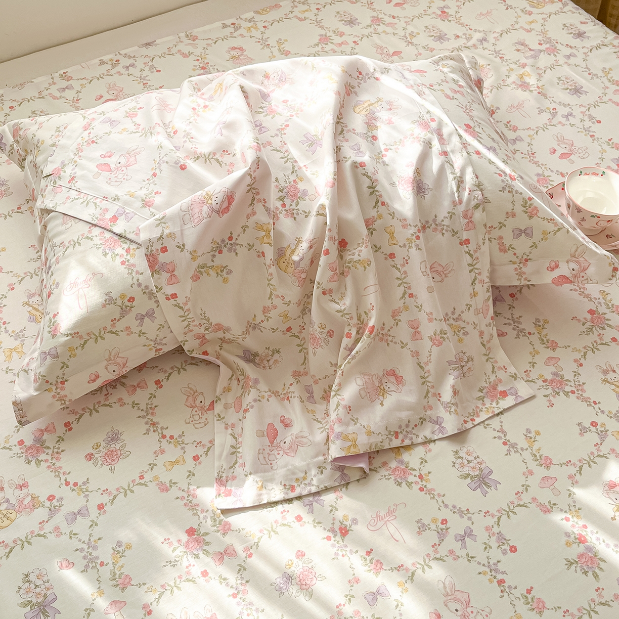 91家纺网 家纺一手货源 找家纺 花梦欣 2026新款全棉印花单品系列3简约卡通款-单枕套 童话花町