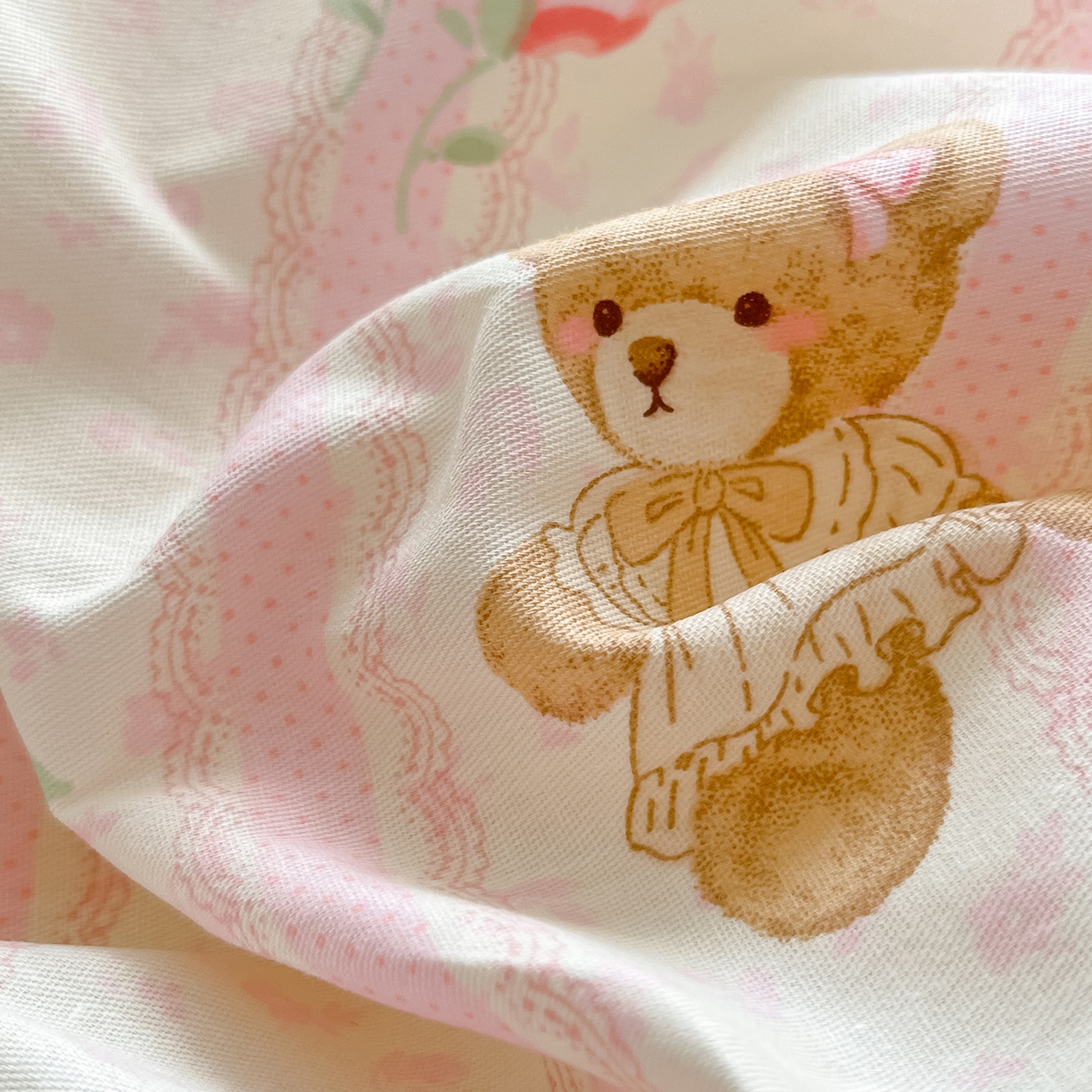 91家纺网 家纺一手货源 找家纺 花梦欣 2026新款全棉印花单品系列3简约卡通款-单枕套 温柔花朵熊