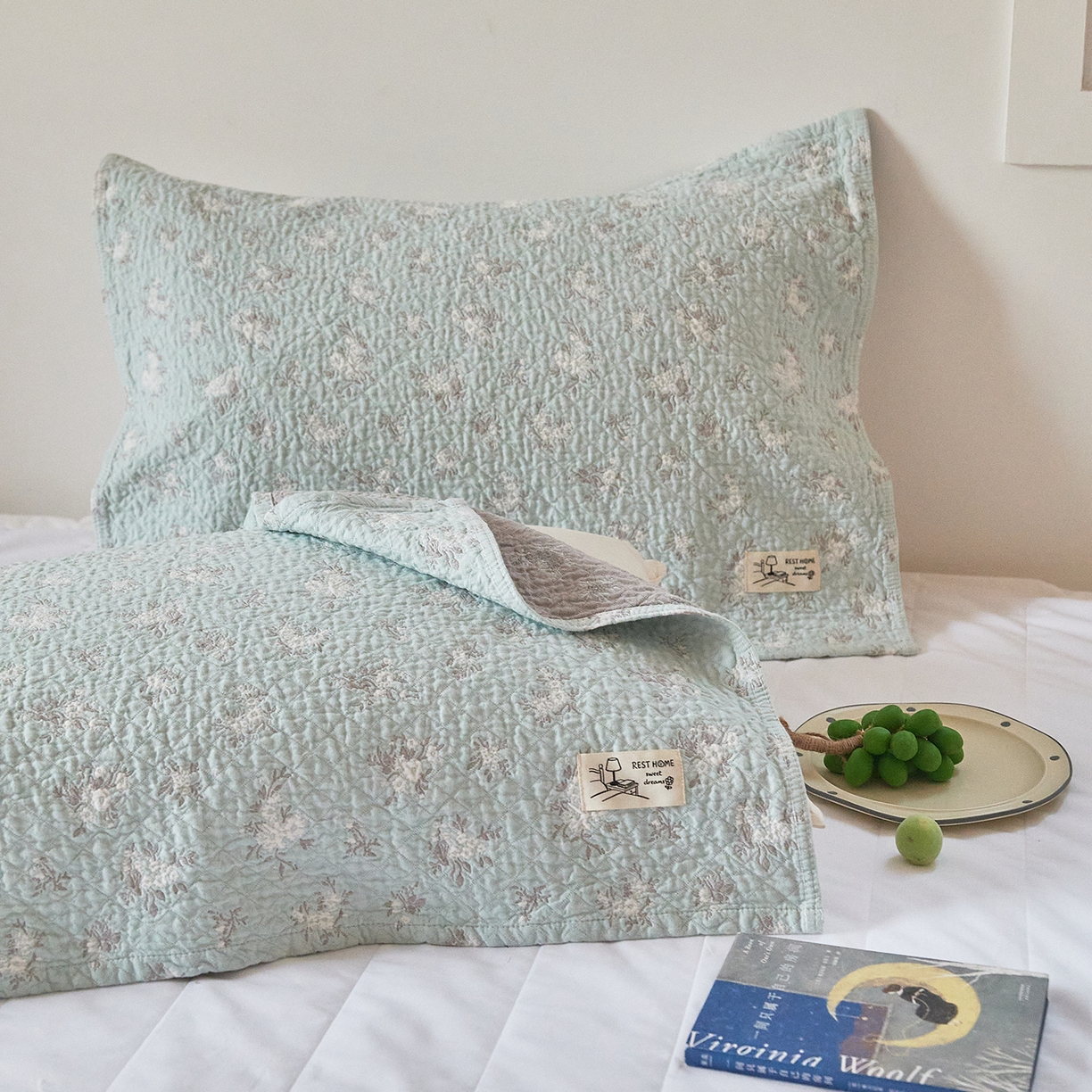 91家纺网 家纺一手货源 找家纺 沐瑟家纺 2026新款安心棉枕巾 花釉-浅蓝