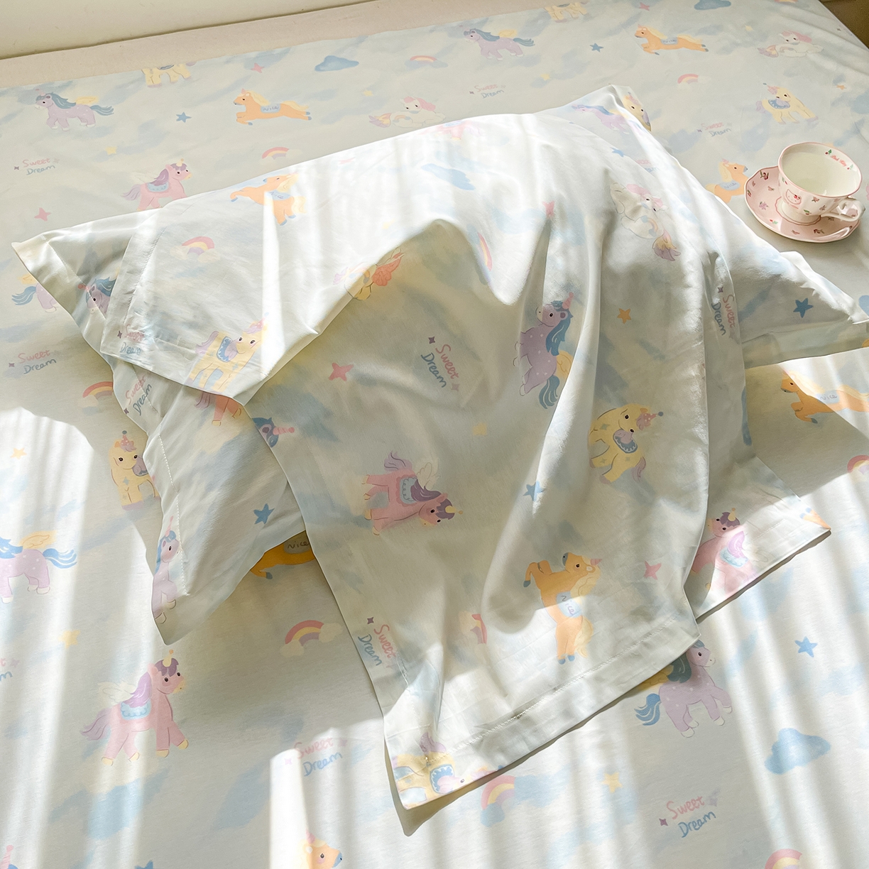 91家纺网 家纺一手货源 找家纺 花梦欣 2026新款全棉印花单品系列3简约卡通款-单枕套 星芒小马