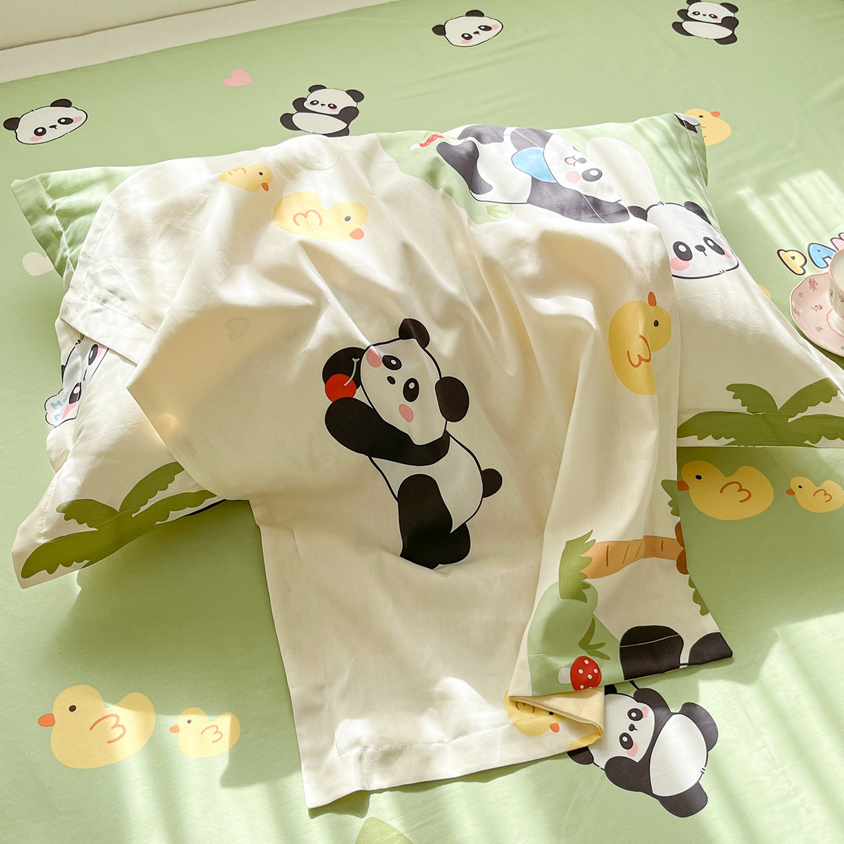 91家纺网 家纺一手货源 找家纺 花梦欣 2026新款全棉印花单品系列3简约卡通款-单枕套 熊猫鸭鸭乐绿