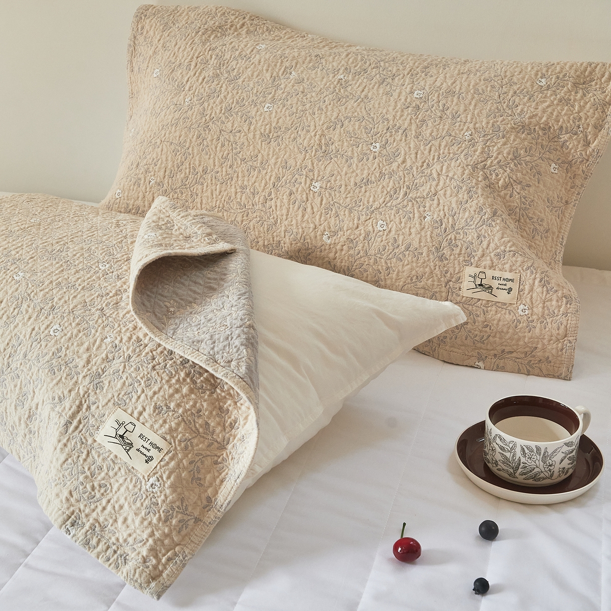 91家纺网 家纺一手货源 找家纺 沐瑟家纺 2026新款安心棉枕巾 花枝-浅咖