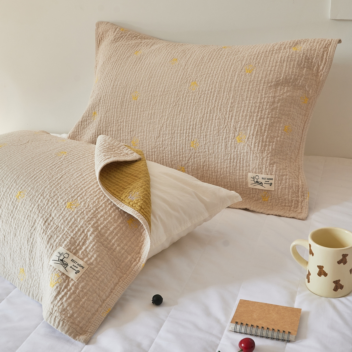 91家纺网 家纺一手货源 找家纺 沐瑟家纺 2026新款安心棉枕巾 皇冠-浅咖