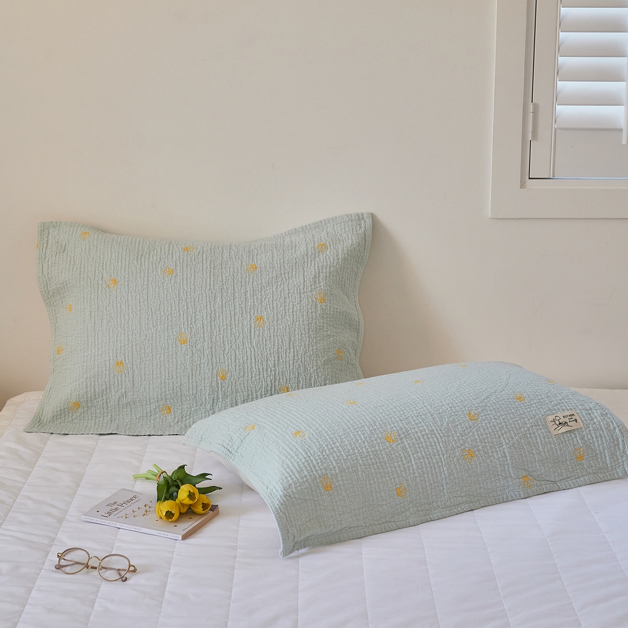 91家纺网 家纺一手货源 找家纺 沐瑟家纺 2026新款安心棉枕巾 皇冠-浅蓝