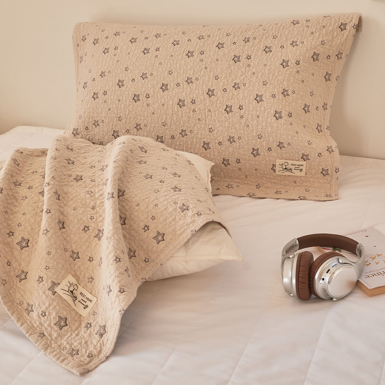 91家纺网 家纺一手货源 找家纺 沐瑟家纺 2026新款安心棉枕巾 满星-浅咖