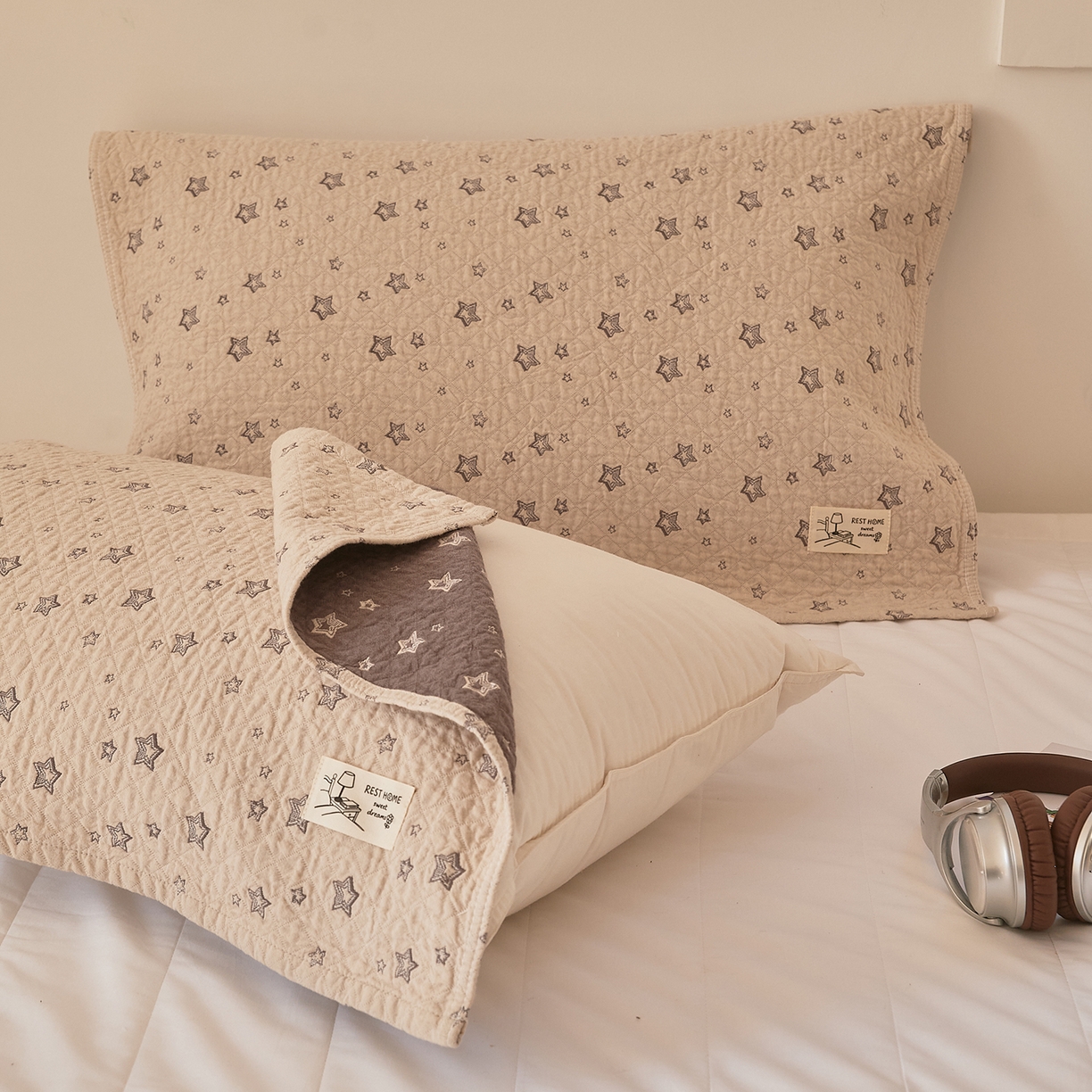 91家纺网 家纺一手货源 找家纺 沐瑟家纺 2026新款安心棉枕巾 满星-浅咖