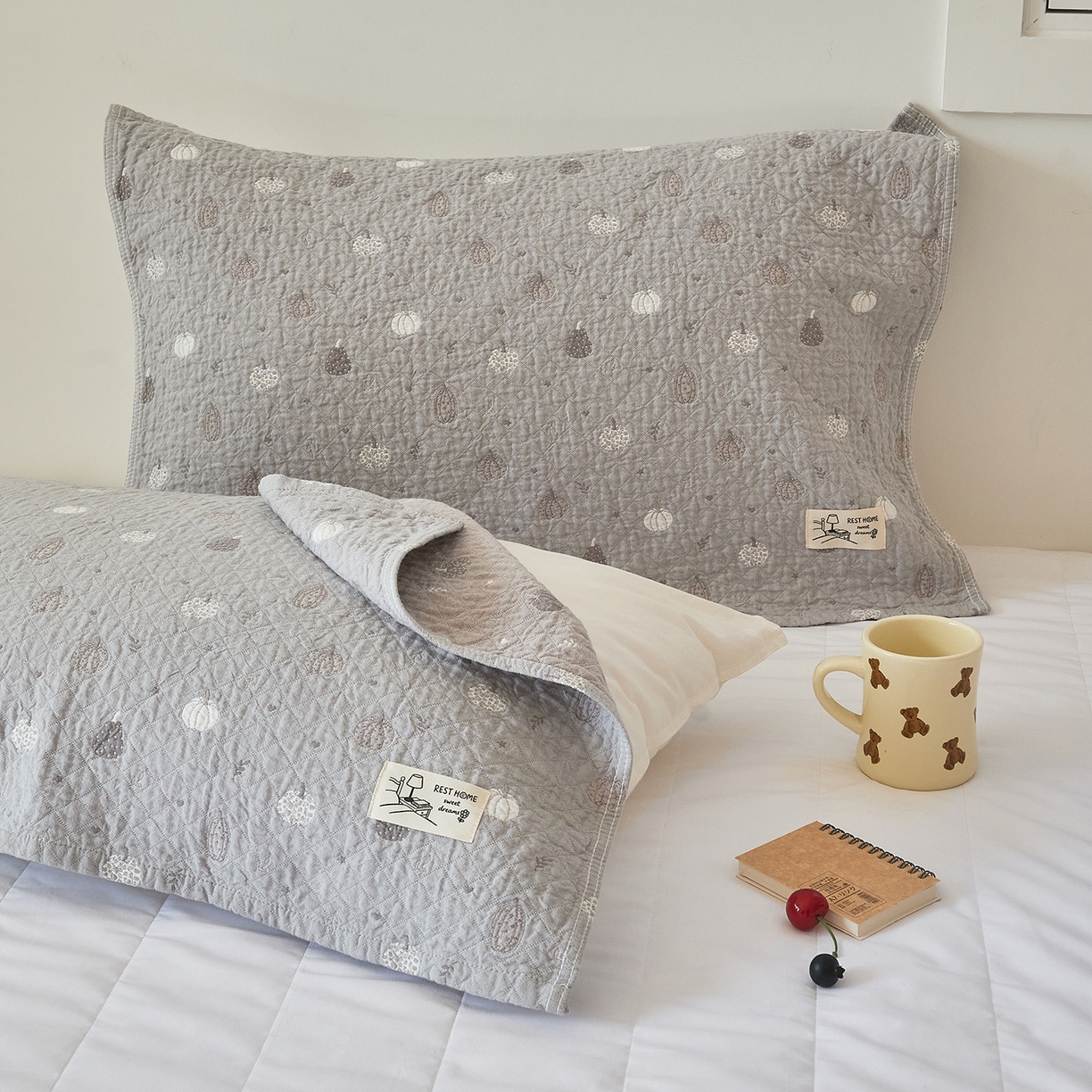 91家纺网 家纺一手货源 找家纺 沐瑟家纺 2026新款安心棉枕巾 南瓜-灰色