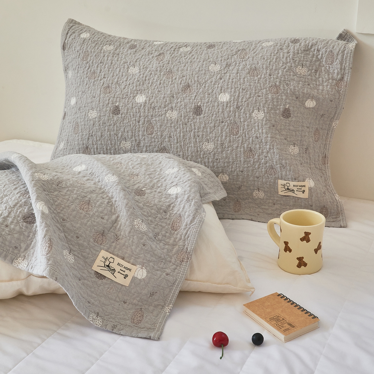 91家纺网 家纺一手货源 找家纺 沐瑟家纺 2026新款安心棉枕巾 南瓜-灰色