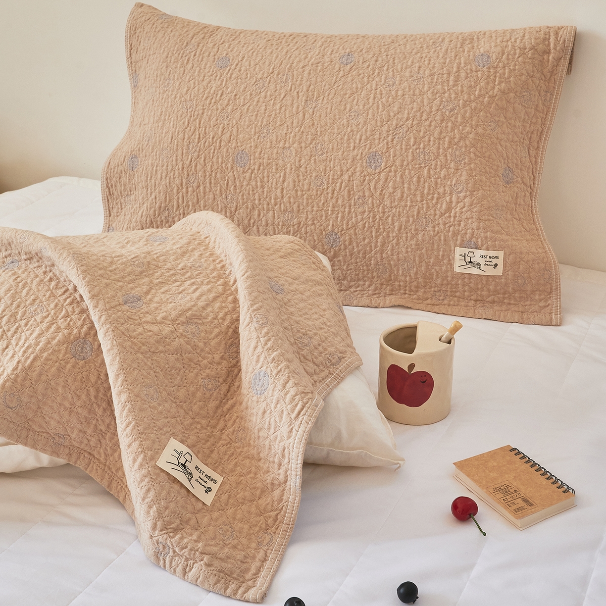 91家纺网 家纺一手货源 找家纺 沐瑟家纺 2026新款安心棉枕巾 笑脸-浅咖