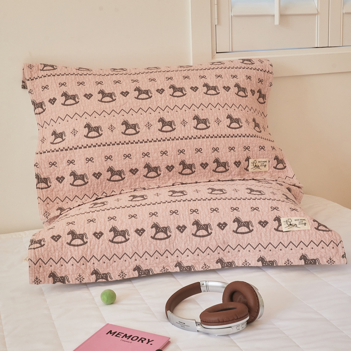 沐瑟家纺 2026新款安心棉枕巾 摇摇马-粉