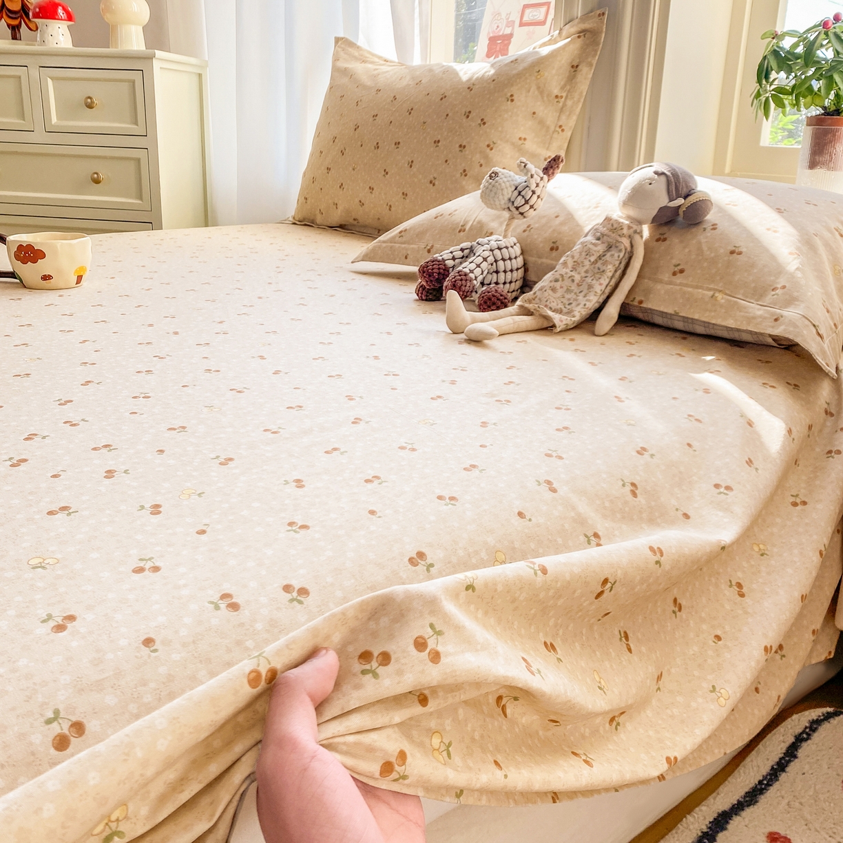 91家纺网 家纺一手货源 找家纺 花梦欣 2026新款全棉印花单品系列3简约卡通款-单床单 刺绣潮声咖