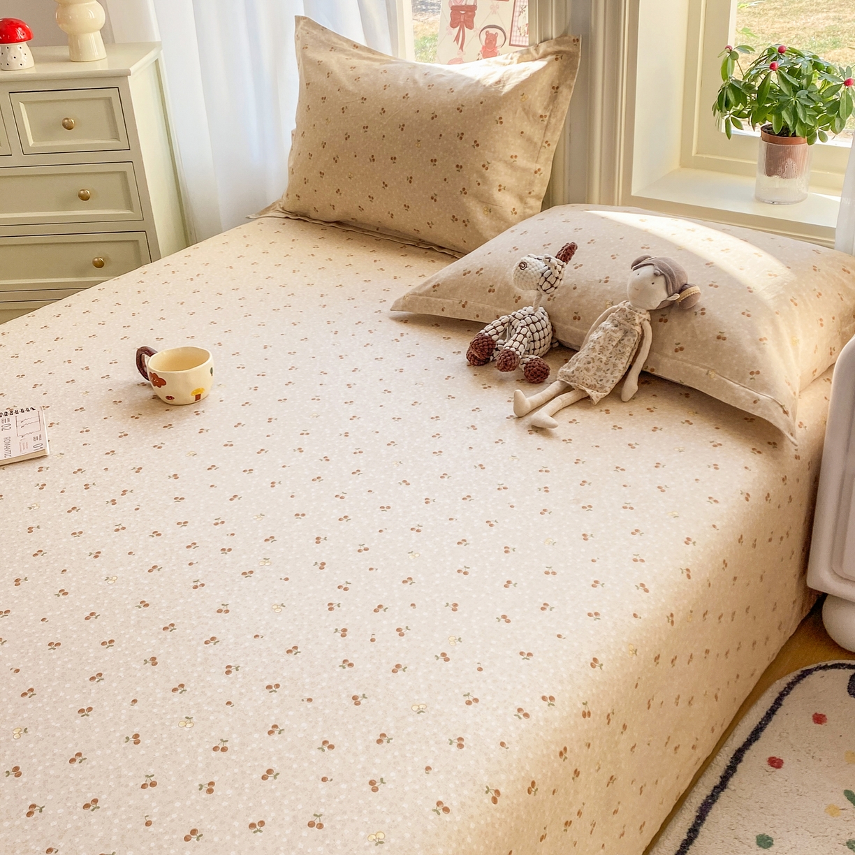 91家纺网 家纺一手货源 找家纺 花梦欣 2026新款全棉印花单品系列3简约卡通款-单床单 刺绣潮声咖