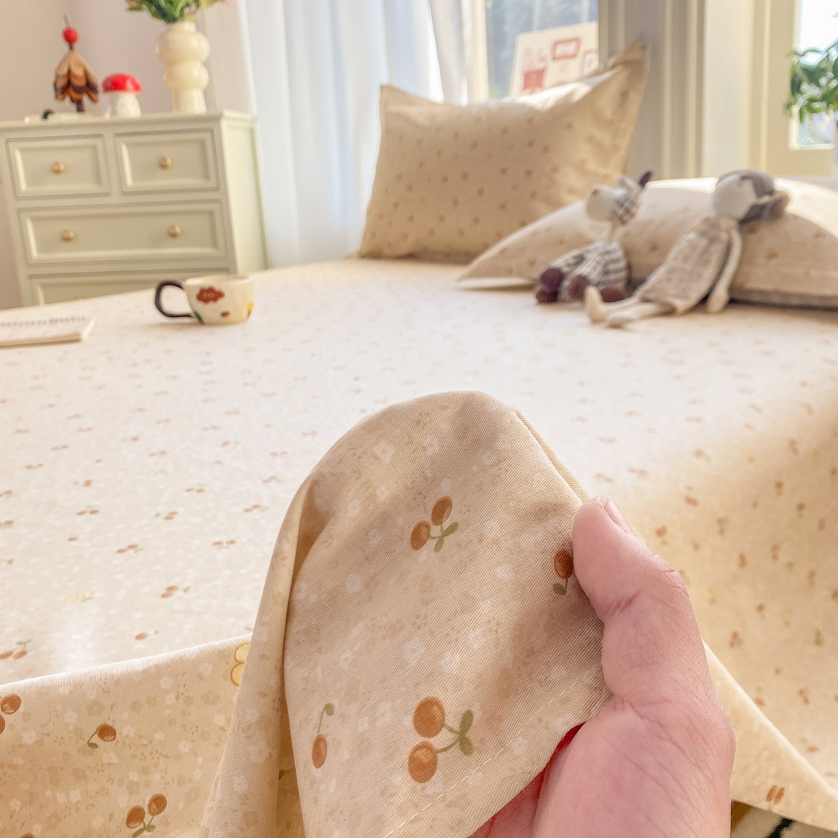 91家纺网 家纺一手货源 找家纺 花梦欣 2026新款全棉印花单品系列3简约卡通款-单床单 刺绣潮声咖