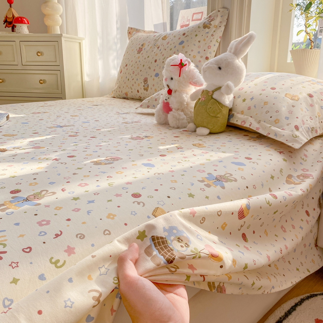 91家纺网 家纺一手货源 找家纺 花梦欣 2026新款全棉印花单品系列3简约卡通款-单床单 都市熊仔