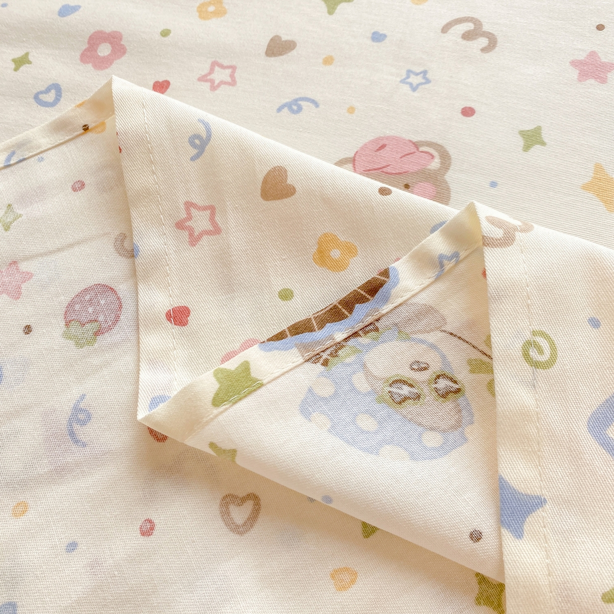 91家纺网 家纺一手货源 找家纺 花梦欣 2026新款全棉印花单品系列3简约卡通款-单床单 都市熊仔