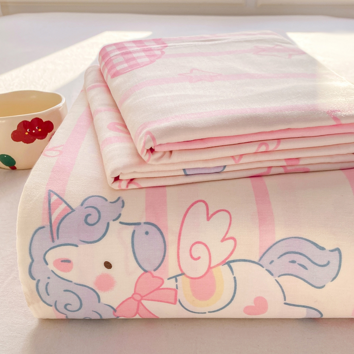 91家纺网 家纺一手货源 找家纺 花梦欣 2026新款全棉印花单品系列3简约卡通款-单床单 粉色独角兽