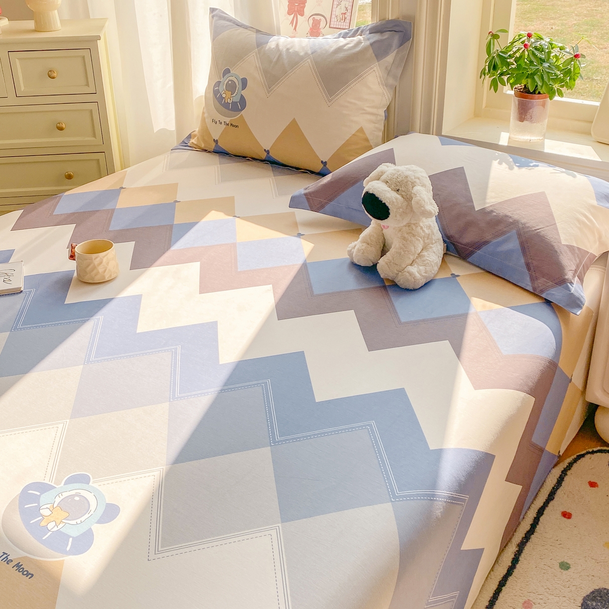 91家纺网 家纺一手货源 找家纺 花梦欣 2026新款全棉印花单品系列3简约卡通款-单床单 几何飞船