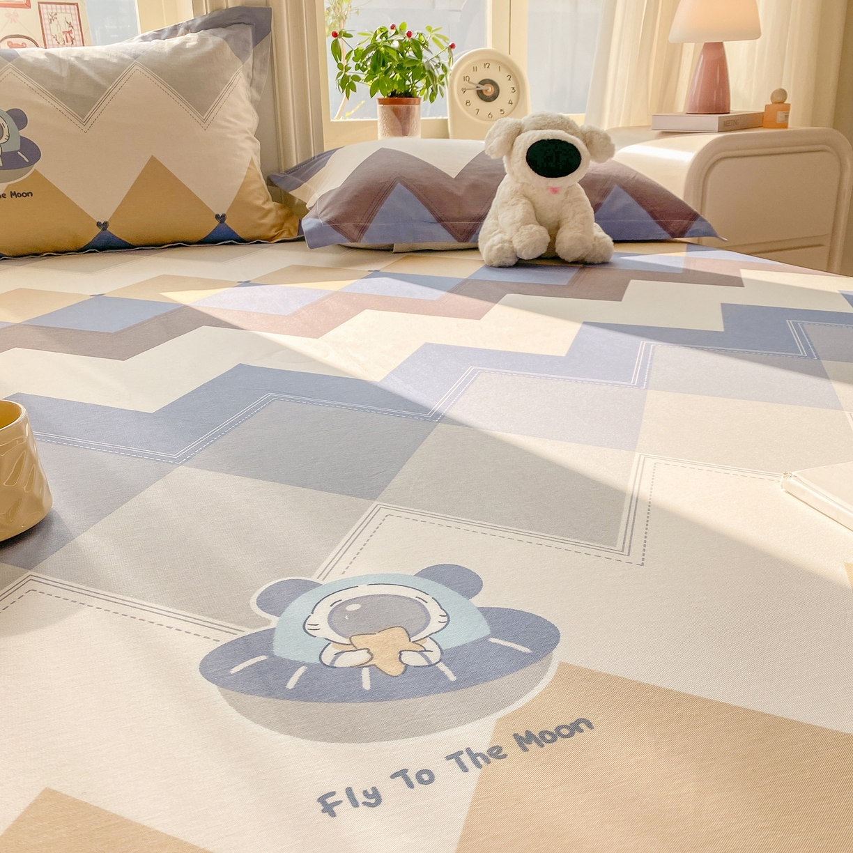 91家纺网 家纺一手货源 找家纺 花梦欣 2026新款全棉印花单品系列3简约卡通款-单床单 几何飞船