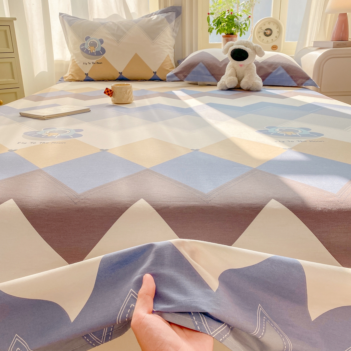 91家纺网 家纺一手货源 找家纺 花梦欣 2026新款全棉印花单品系列3简约卡通款-单床单 几何飞船