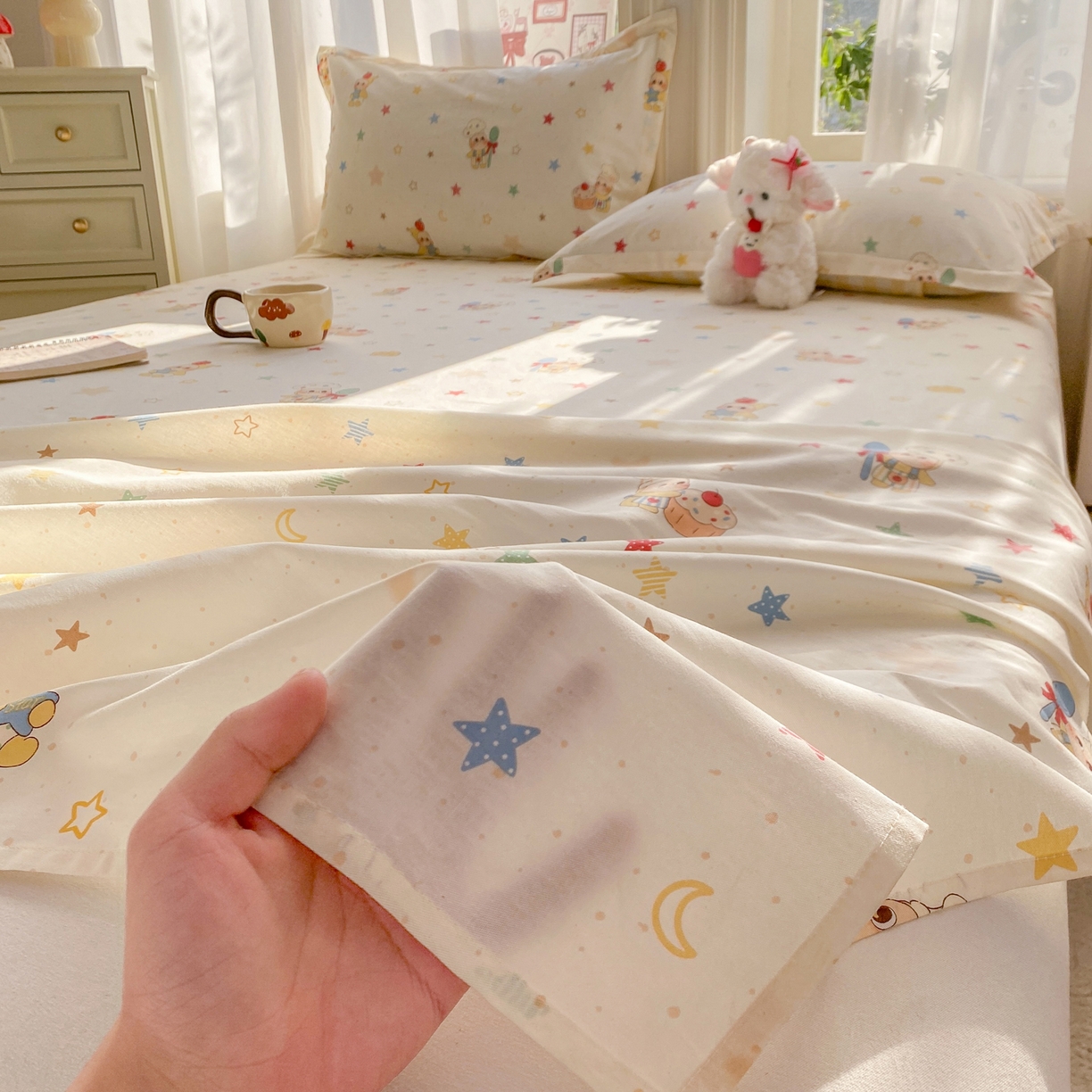 91家纺网 家纺一手货源 找家纺 花梦欣 2026新款全棉印花单品系列3简约卡通款-单床单 快乐小星