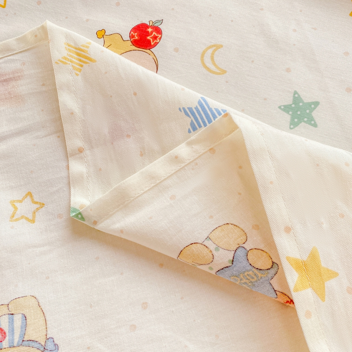 91家纺网 家纺一手货源 找家纺 花梦欣 2026新款全棉印花单品系列3简约卡通款-单床单 快乐小星