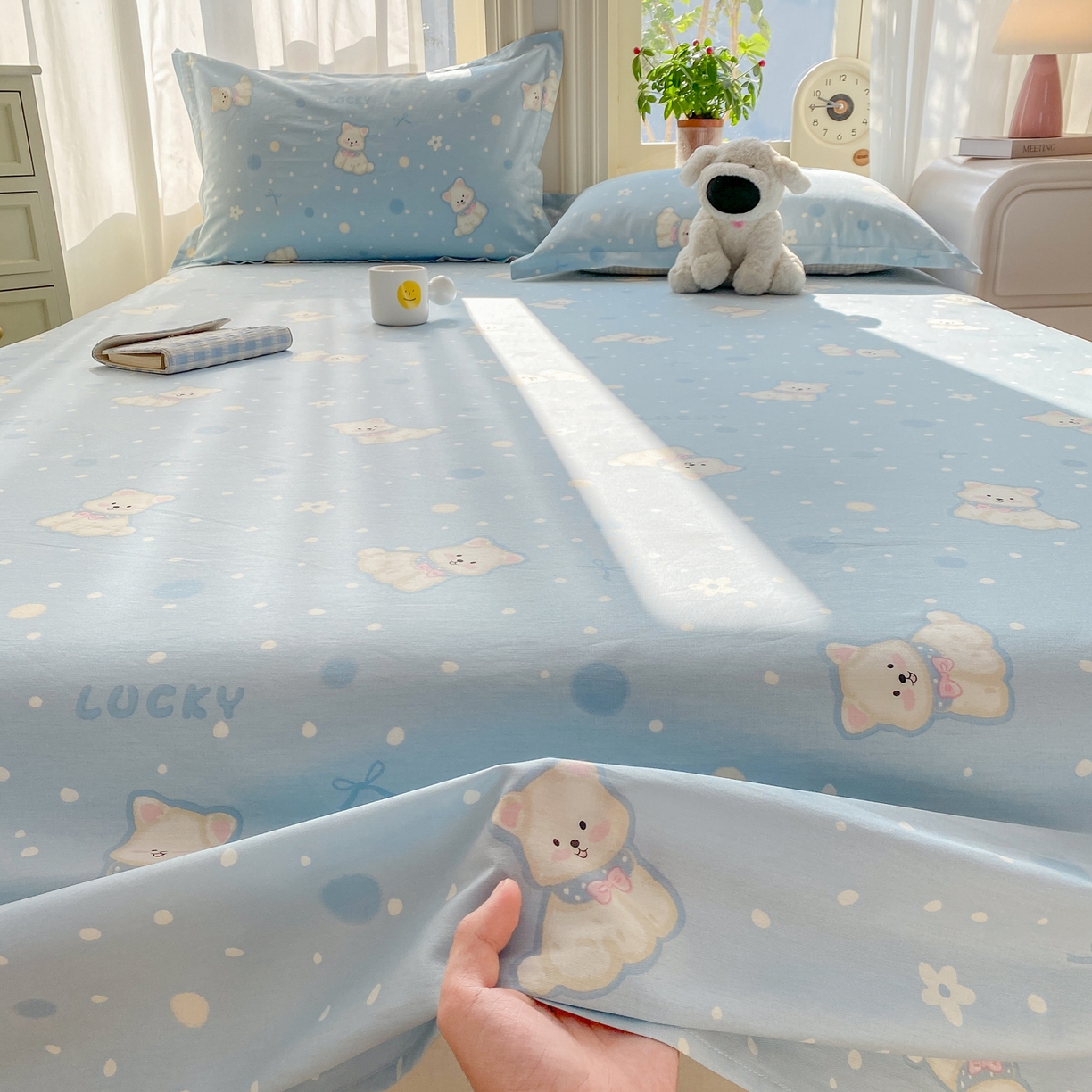 91家纺网 家纺一手货源 找家纺 花梦欣 2026新款全棉印花单品系列3简约卡通款-单床单 蓝色泡芙狗