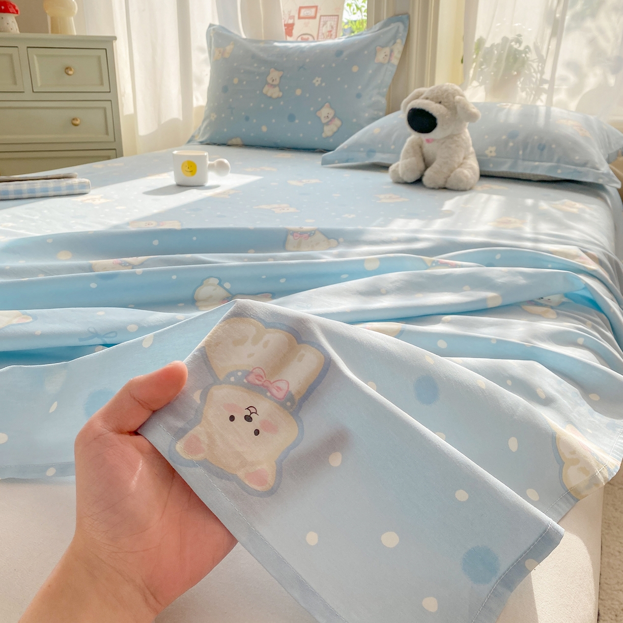 91家纺网 家纺一手货源 找家纺 花梦欣 2026新款全棉印花单品系列3简约卡通款-单床单 蓝色泡芙狗